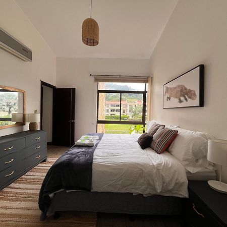 Cr Mariposa Rentals Lakeview Penthouse With Office Space, Pool, Gym, Tennis Santa Ana  Extérieur photo
