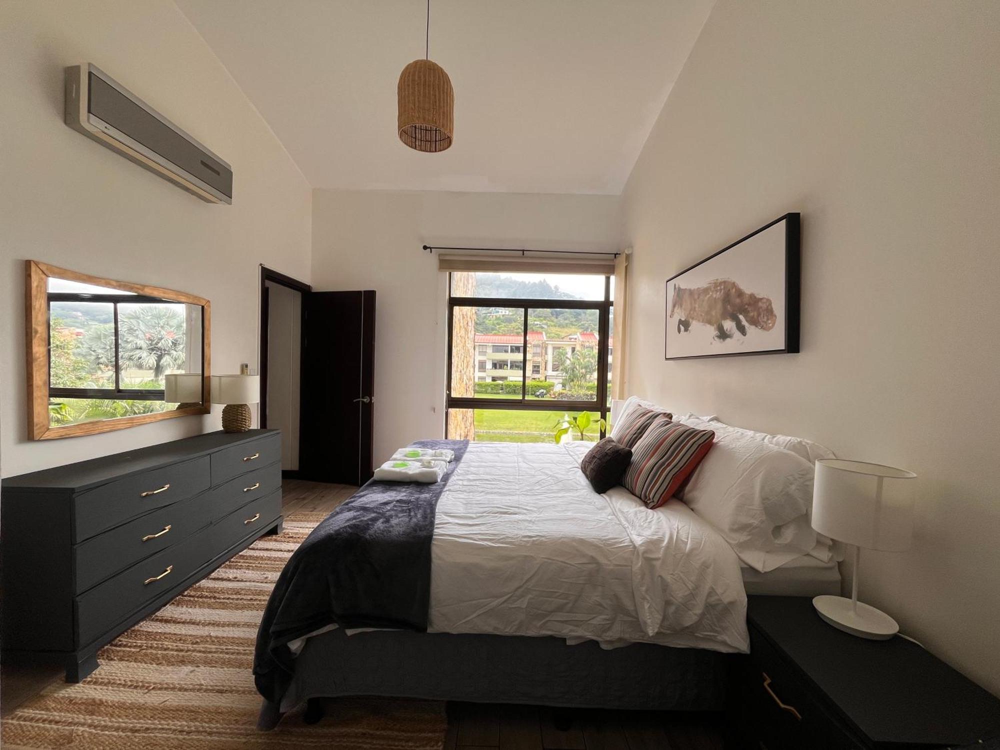 Cr Mariposa Rentals Lakeview Penthouse With Office Space, Pool, Gym, Tennis Santa Ana  Extérieur photo
